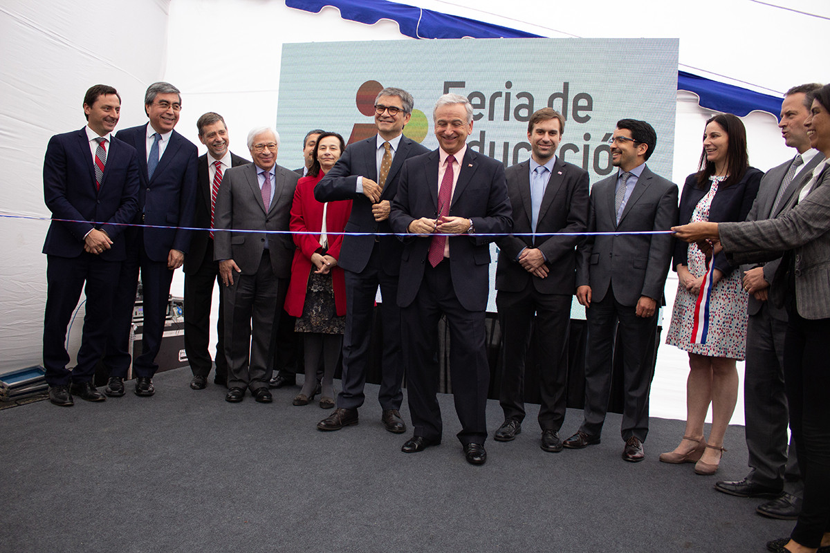 Con la presencia del Ministro de Hacienda, Felipe Larraín y el Presidente del Banco Central, Mario Marcel (al centro), se inauguró la Feria de Educación Financiera 2018.