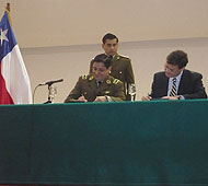 El Superintendente Budnevich y el General Tello durante la Firma del convenio